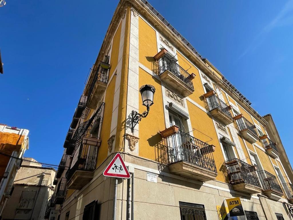阿利坎特Edificio Amarillo En El Barrio公寓 外观 照片