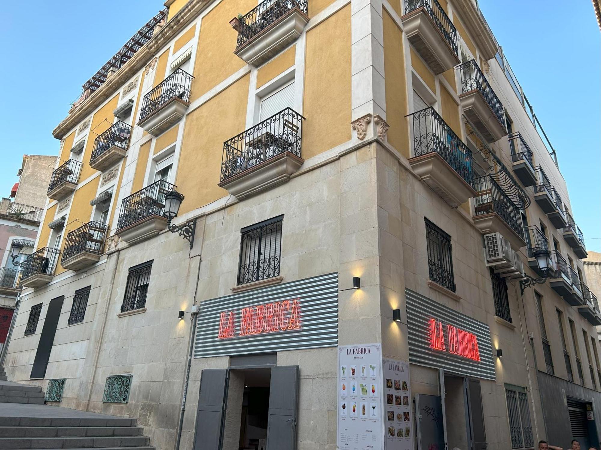 阿利坎特Edificio Amarillo En El Barrio公寓 外观 照片